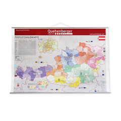 Wandkarte Österreich mit Postleitzahlen zum Aufhängen, roter Streifen im oberen Bereich mit Slogan links "Close to your business", Quehenberger Logistics Logo mittig und rechts die Webseite www.quehenberger.com